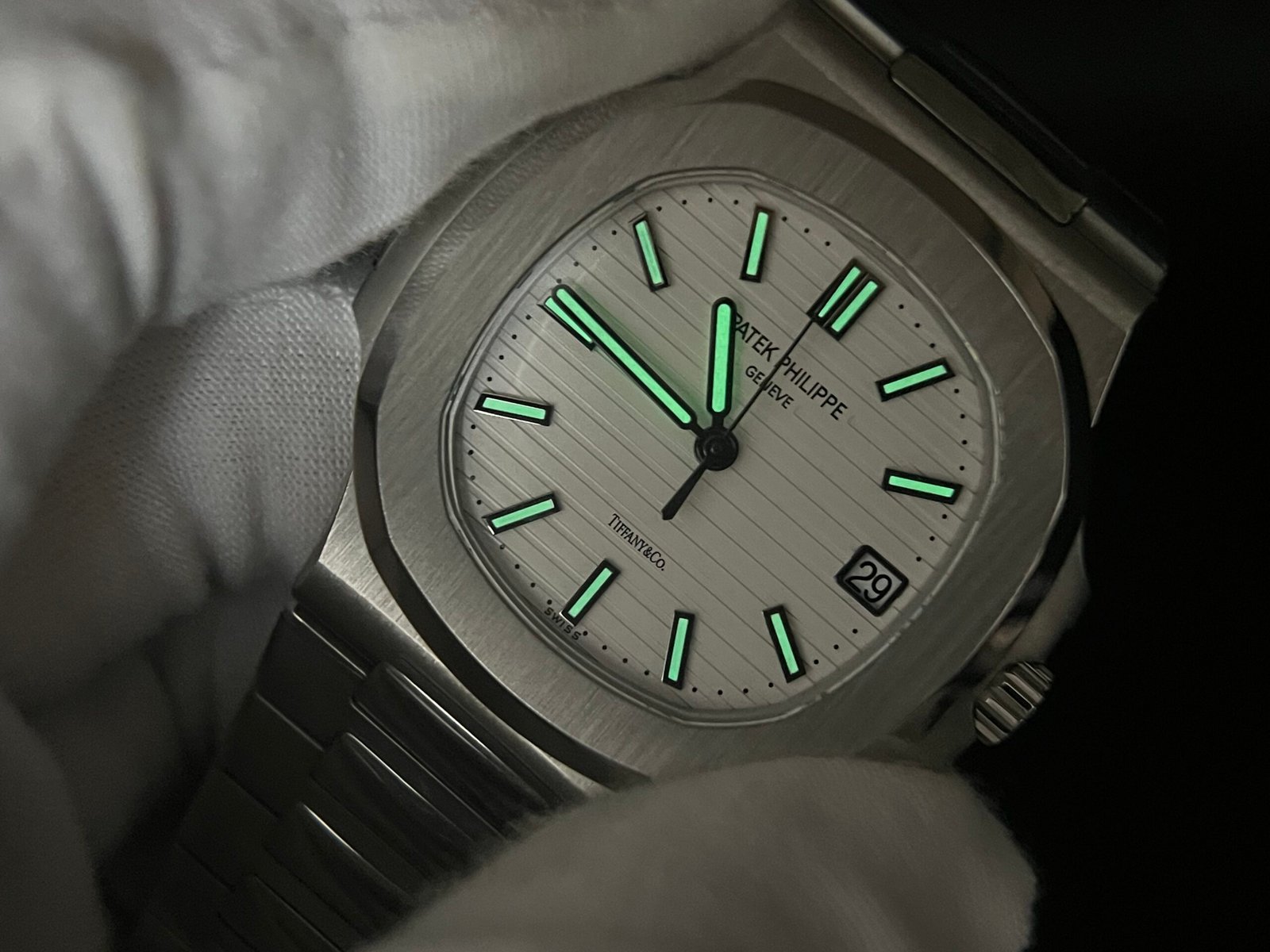 Nautilus 5711/1A 1:1 Best Tiffany & Co.-White Textured Dial on SS Bracelet A324 Super Clone - Image 11