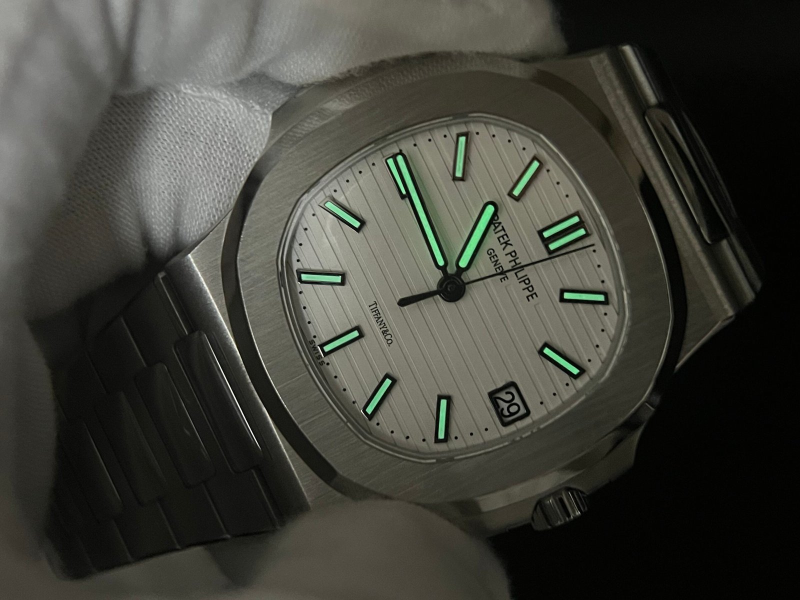 Nautilus 5711/1A 1:1 Best Tiffany & Co.-White Textured Dial on SS Bracelet A324 Super Clone - Image 12